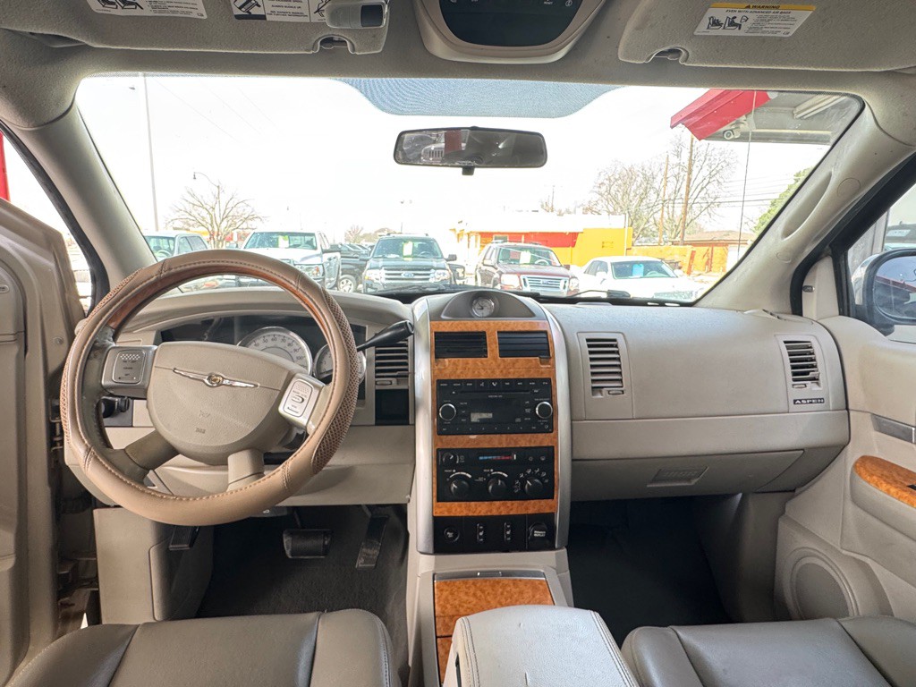 2008 Chrysler Aspen Image 9