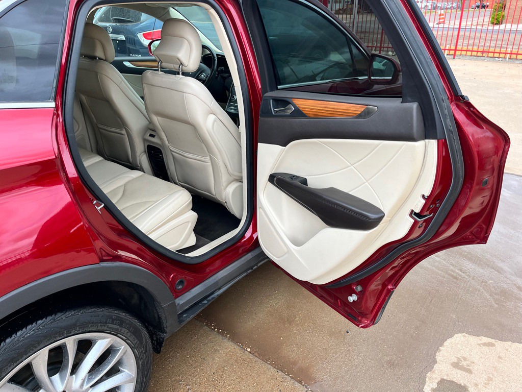 2015 Lincoln MKC Image 16