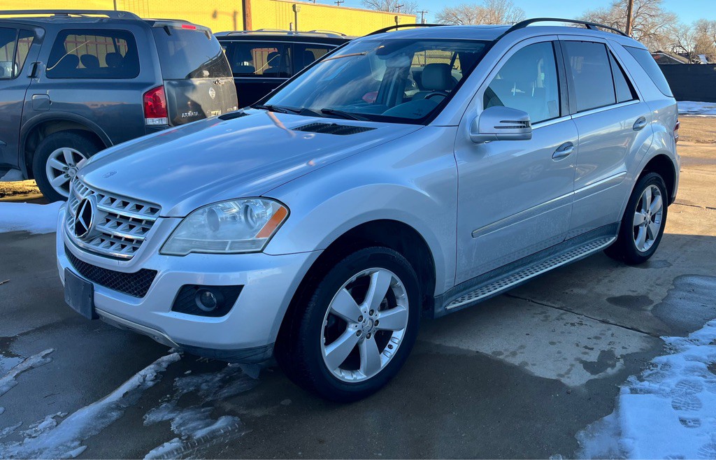 2011 Mercedes-Benz M-Class Image 2