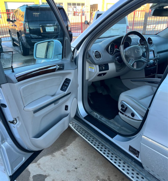 2011 Mercedes-Benz M-Class Image 9