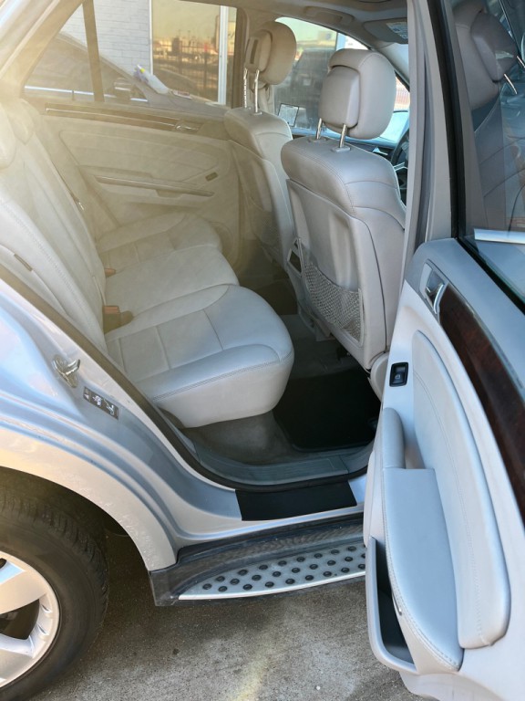 2011 Mercedes-Benz M-Class Image 16