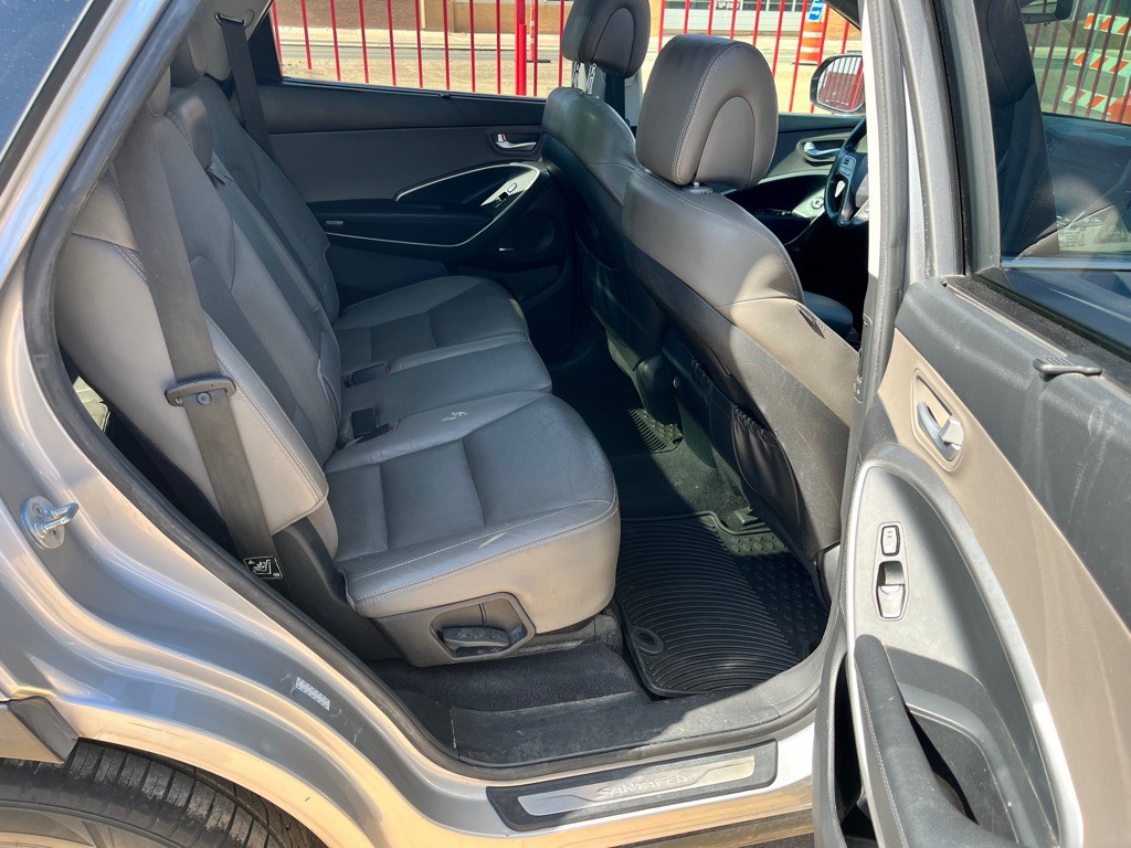 2015 Hyundai Santa Fe Image 16