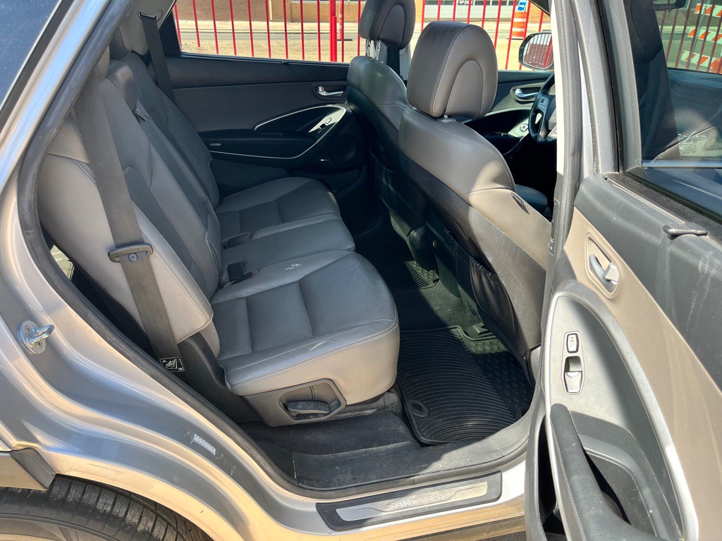 2015 Hyundai Santa Fe Image 17