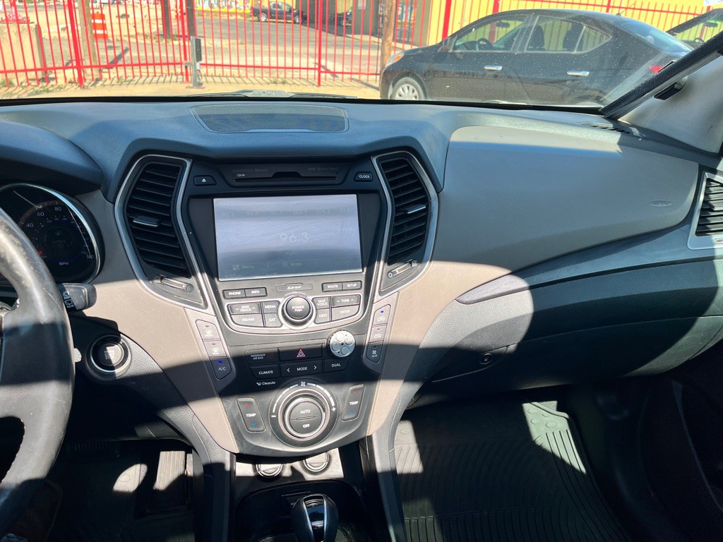 2015 Hyundai Santa Fe Image 19