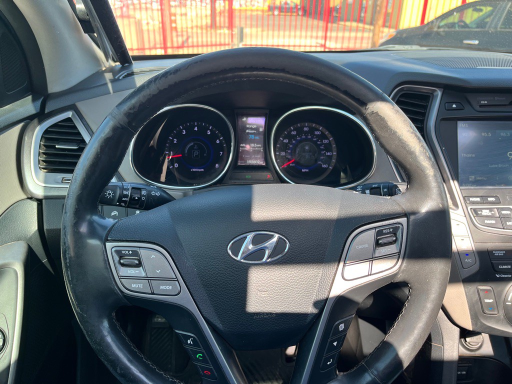 2015 Hyundai Santa Fe Image 20