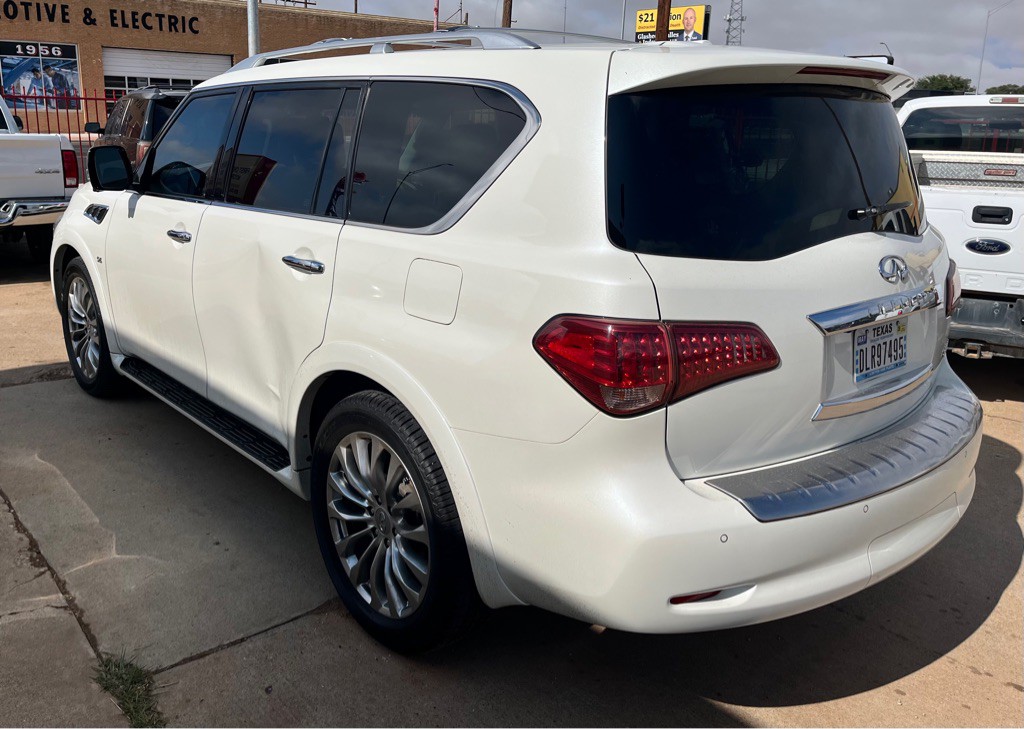 2017 INFINITI QX80 Image 7