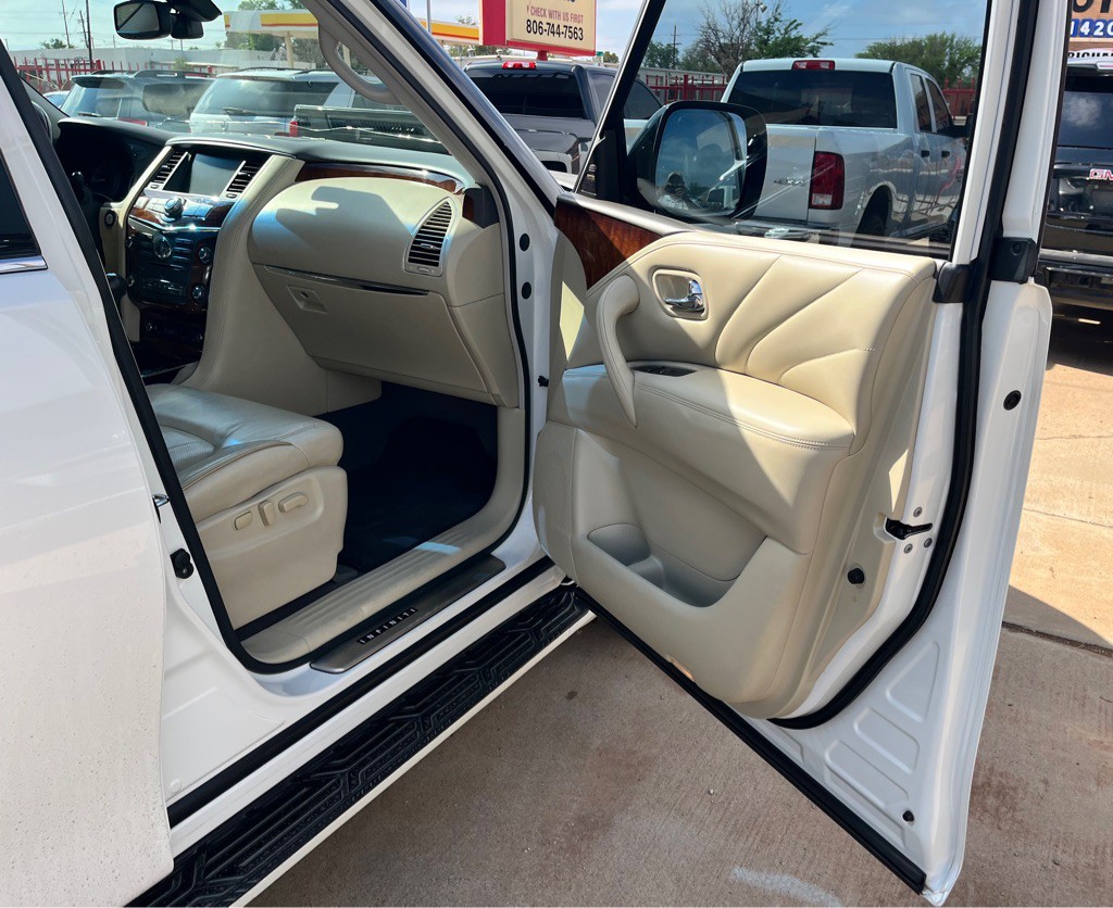 2017 INFINITI QX80 Image 12