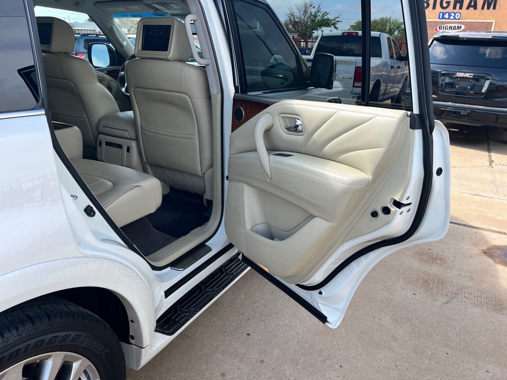 2017 INFINITI QX80 Image 14
