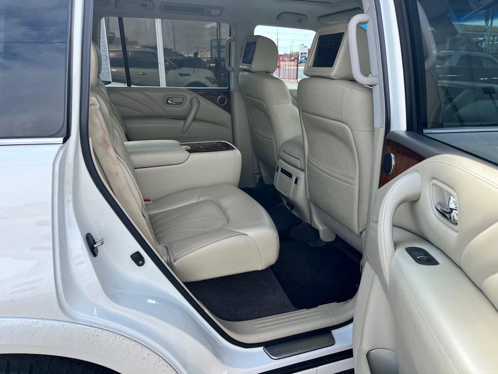 2017 INFINITI QX80 Image 15