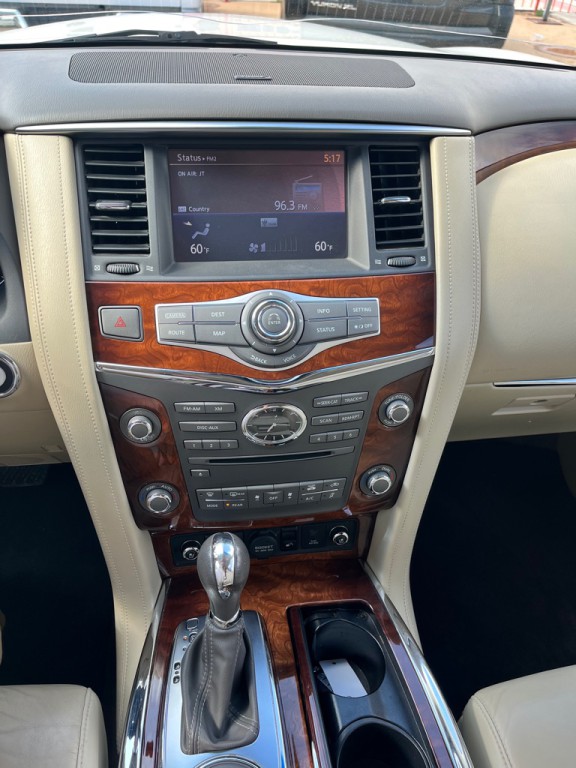 2017 INFINITI QX80 Image 16