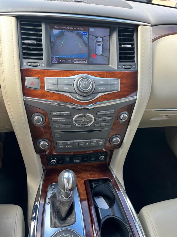 2017 INFINITI QX80 Image 17