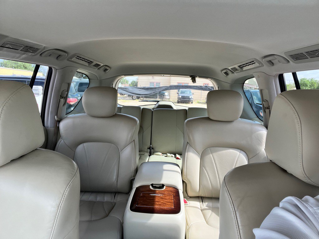 2017 INFINITI QX80 Image 18