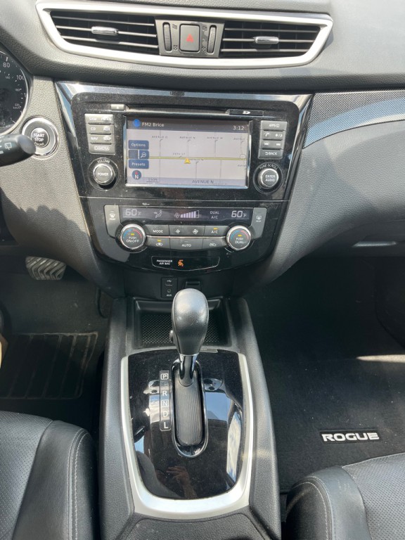 2015 Nissan Rogue Image 18