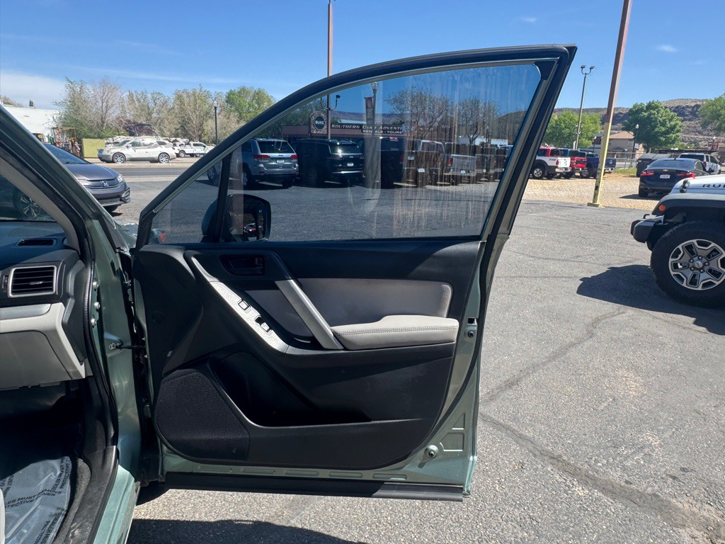 2016 Subaru Forester Image 22