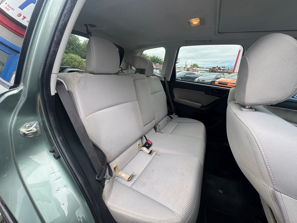 2016 Subaru Forester Image 12