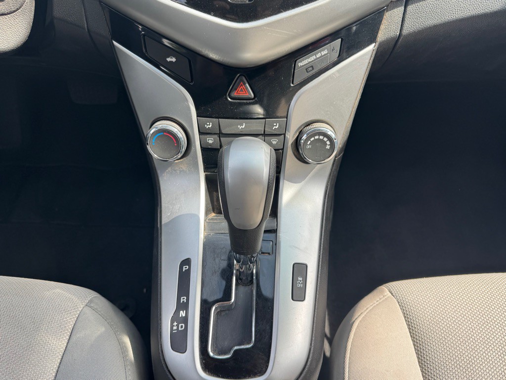 2015 Chevrolet Cruze Image 16