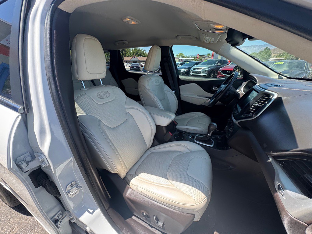 2017 Jeep Cherokee Image 10