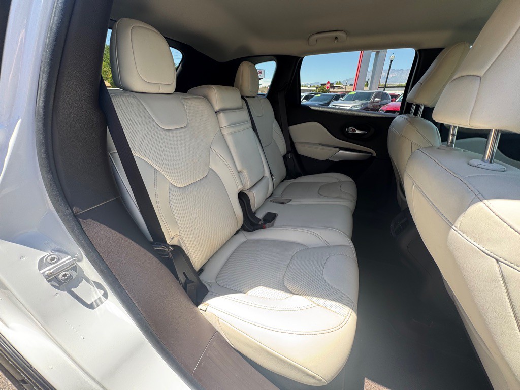2017 Jeep Cherokee Image 12