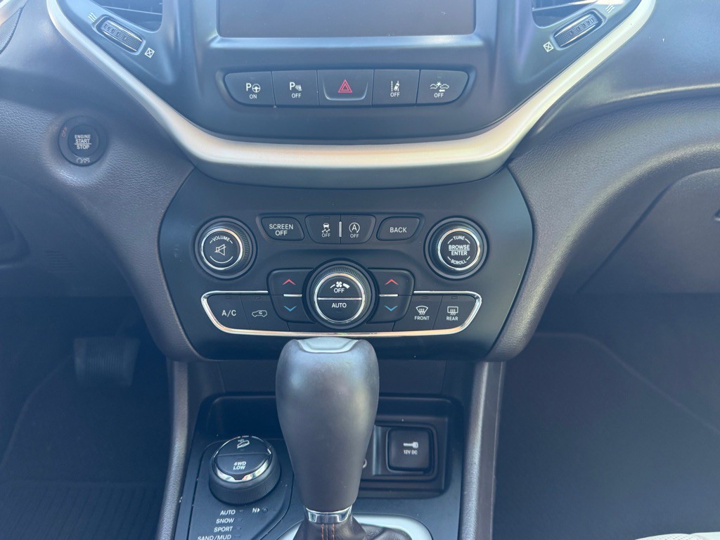 2017 Jeep Cherokee Image 15
