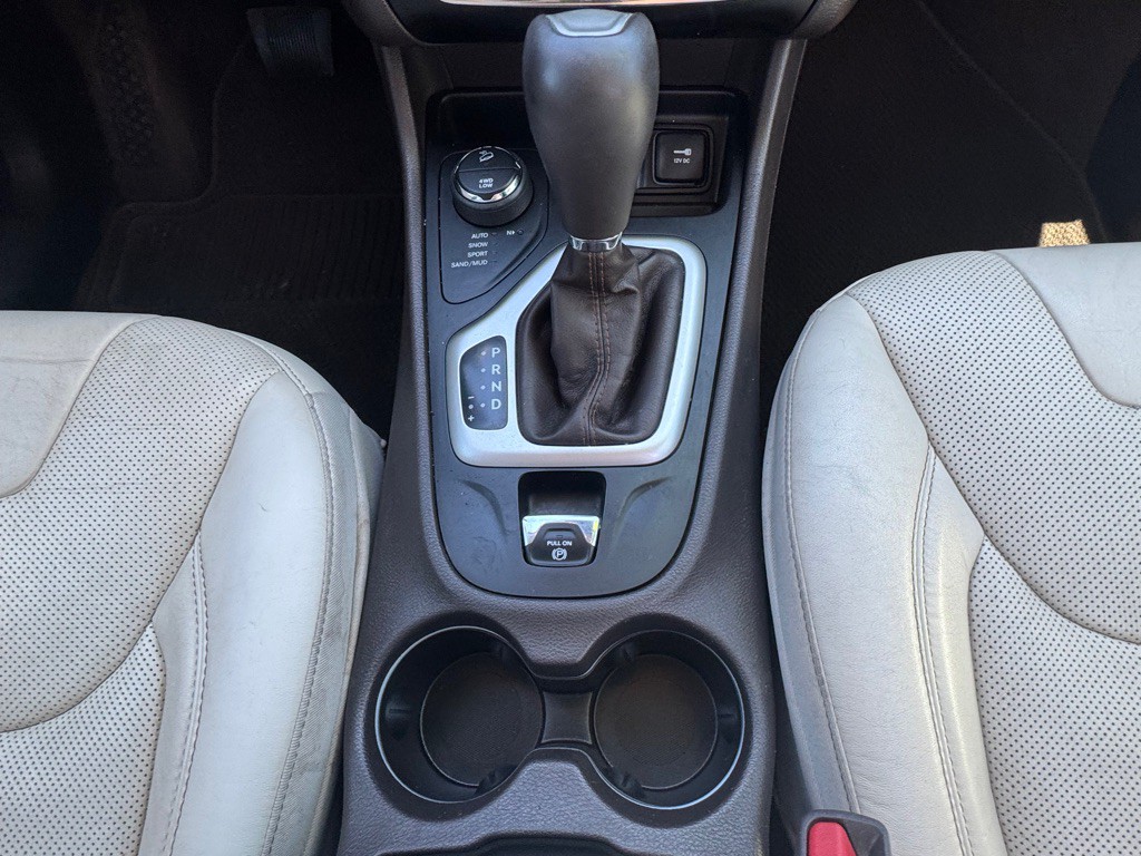 2017 Jeep Cherokee Image 16