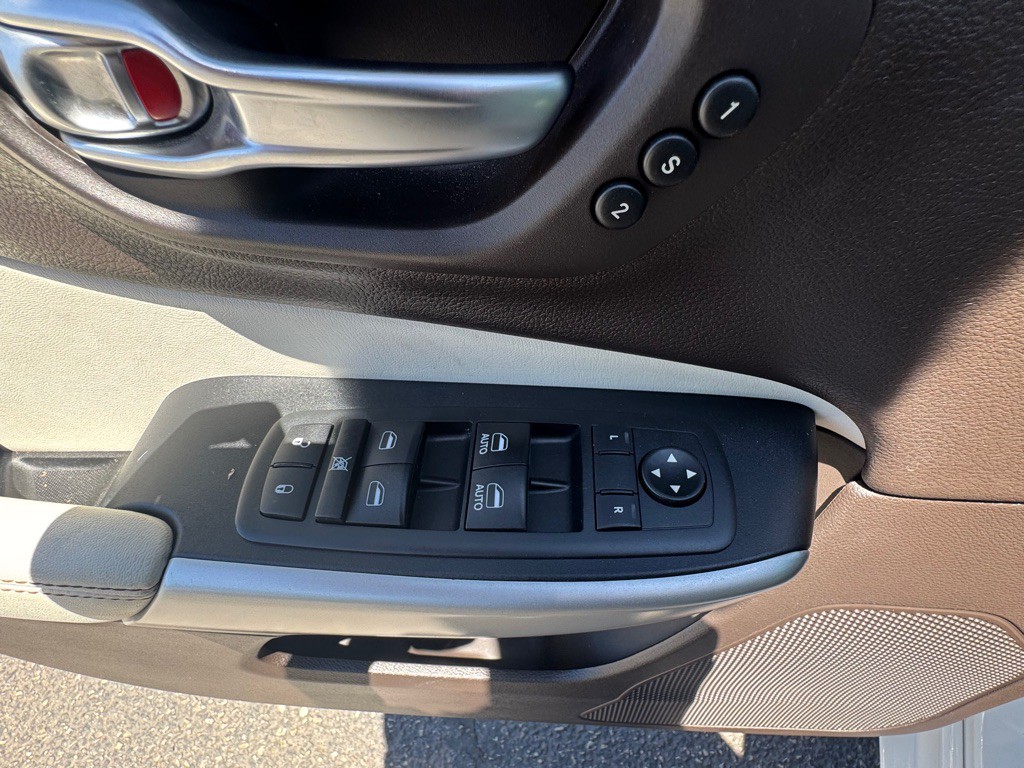 2017 Jeep Cherokee Image 21