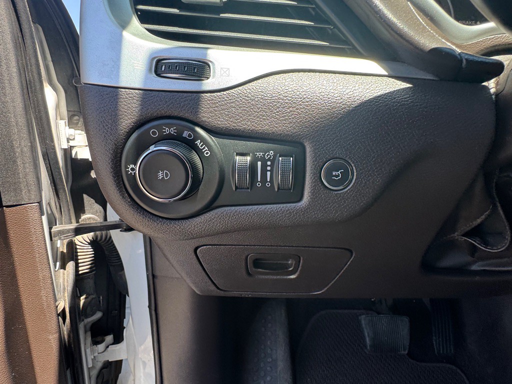 2017 Jeep Cherokee Image 27