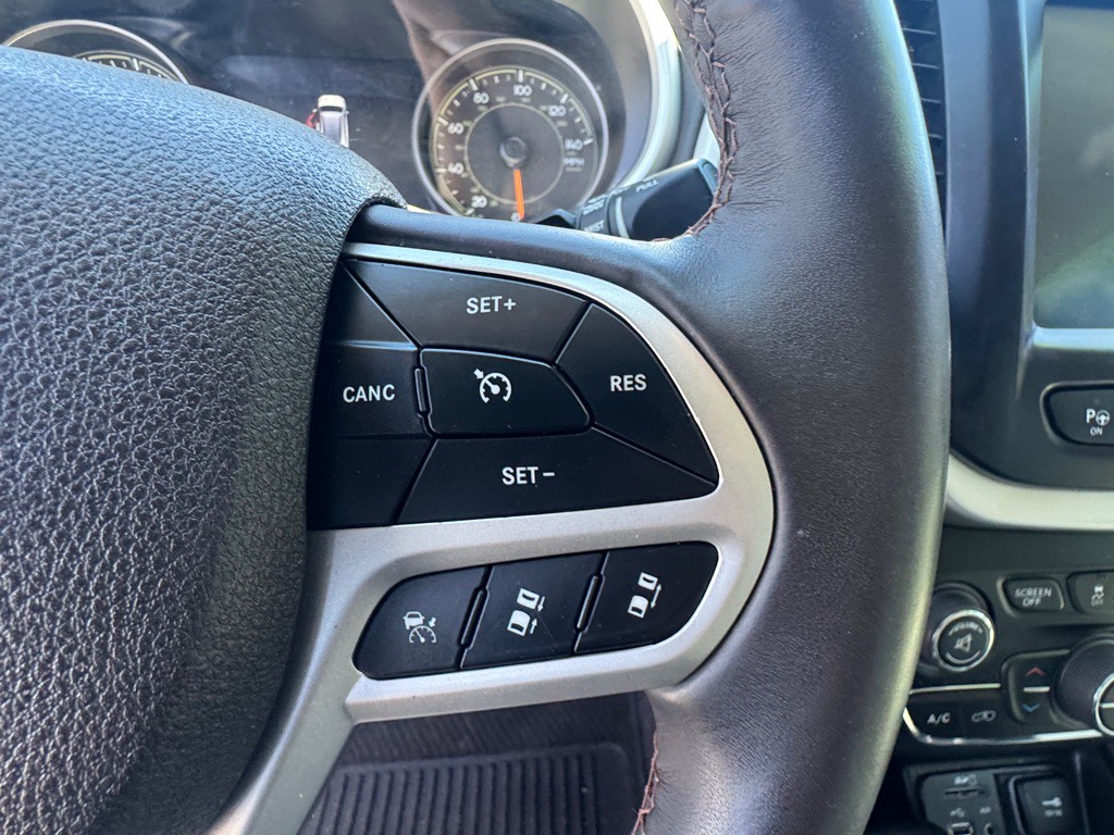 2017 Jeep Cherokee Image 29