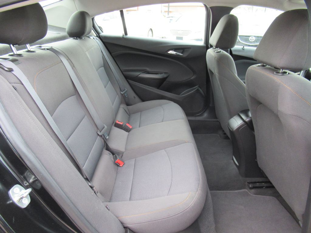 2018 Chevrolet Cruze Image 12