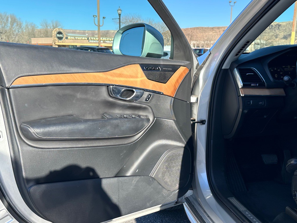 2020 Volvo XC90 Image 9