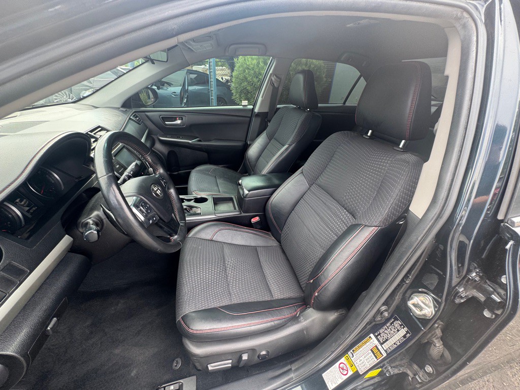 2015 Toyota Camry Image 9