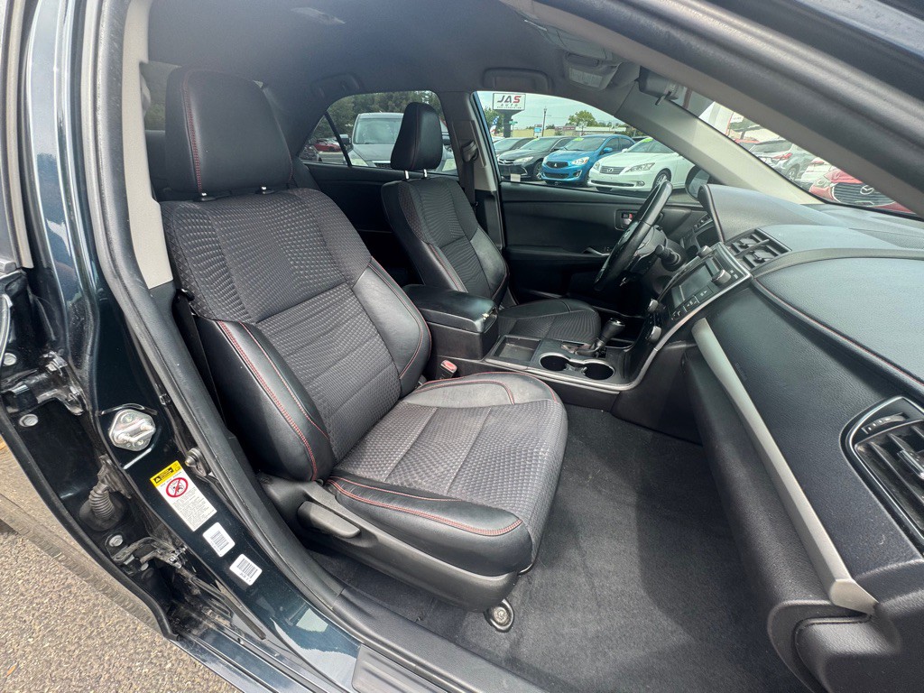 2015 Toyota Camry Image 10