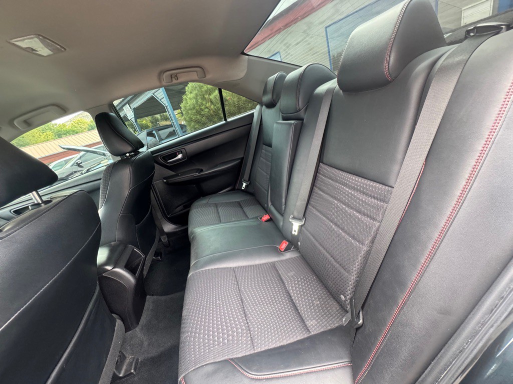 2015 Toyota Camry Image 11