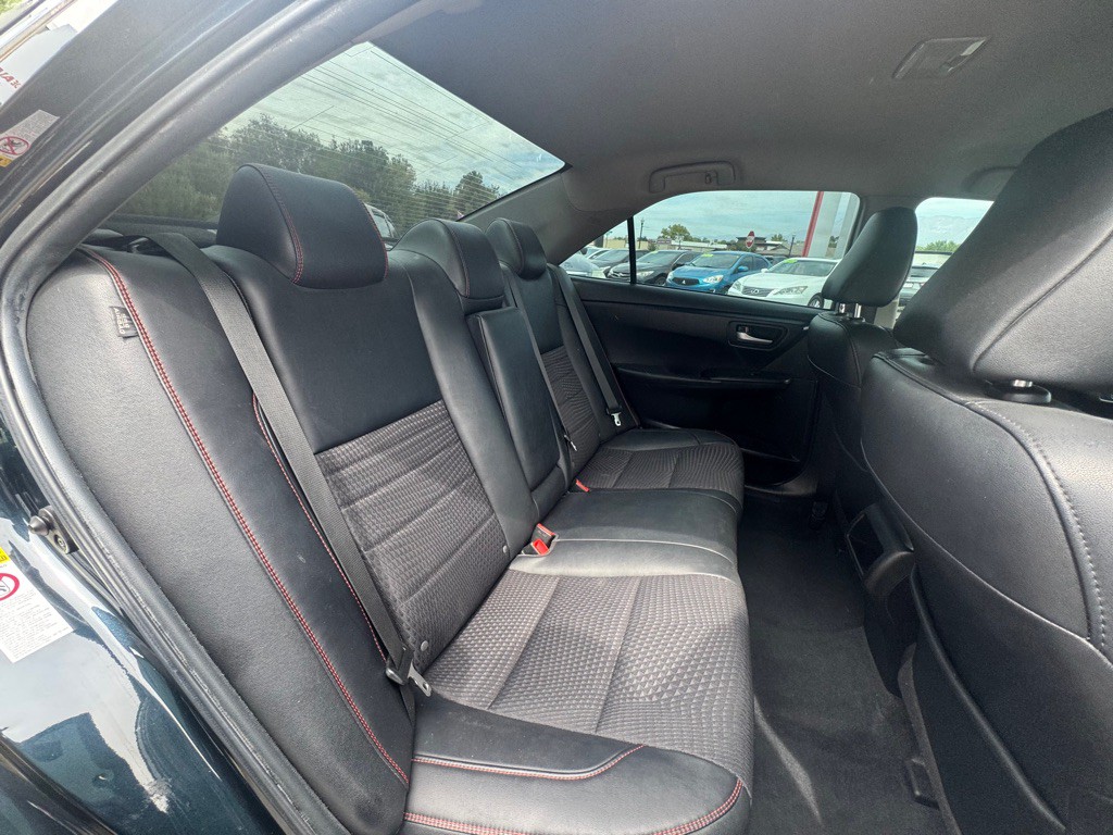 2015 Toyota Camry Image 12