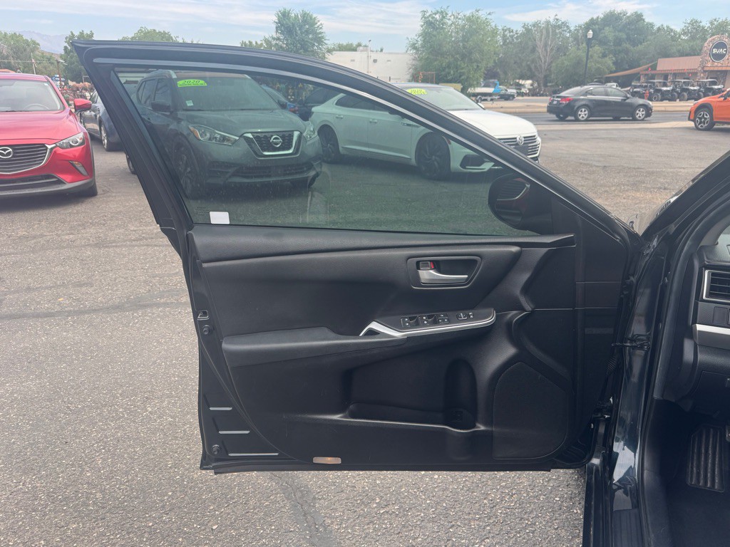 2015 Toyota Camry Image 19