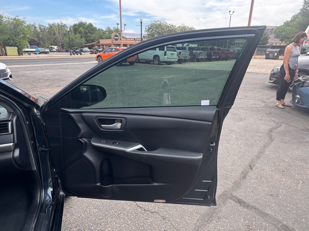 2015 Toyota Camry Image 21