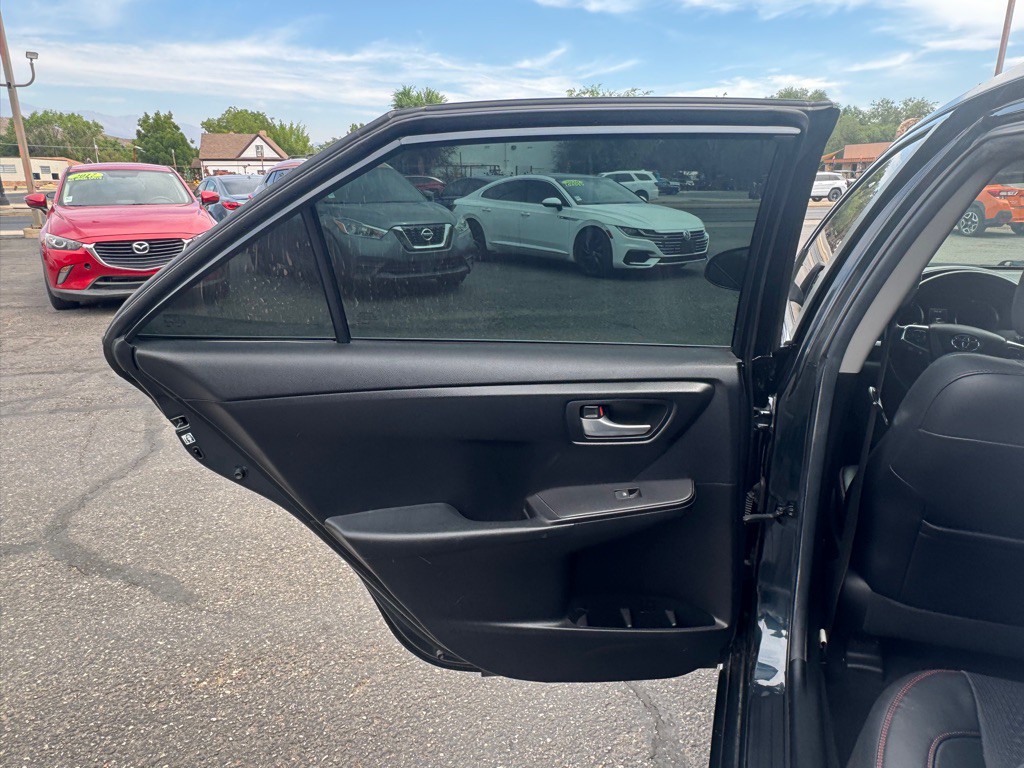 2015 Toyota Camry Image 22