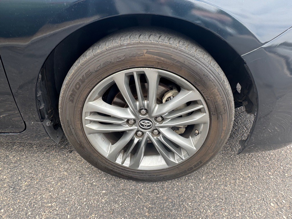 2015 Toyota Camry Image 24