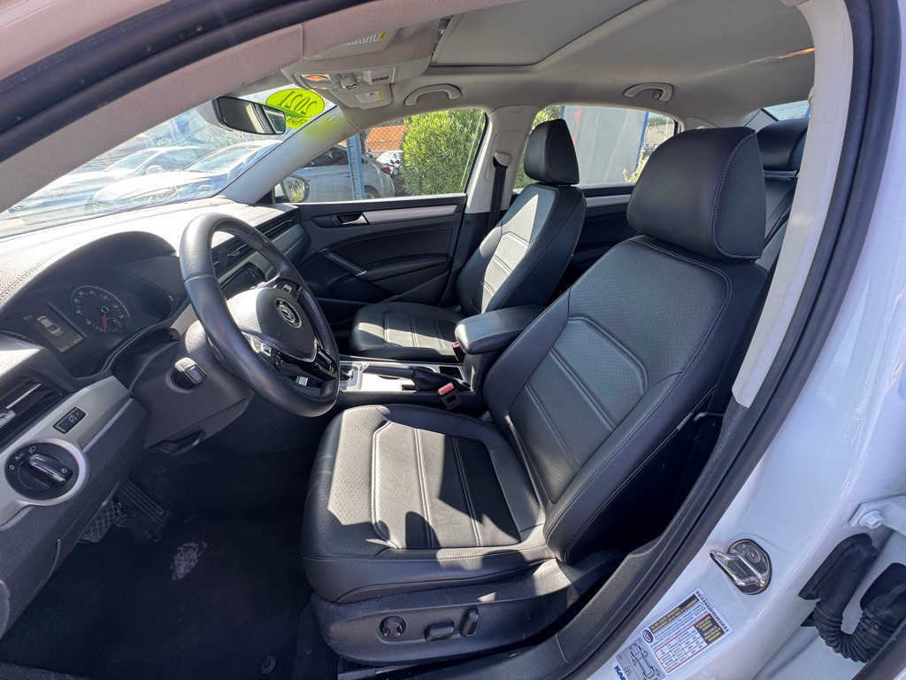 2021 Volkswagen Passat Image 9