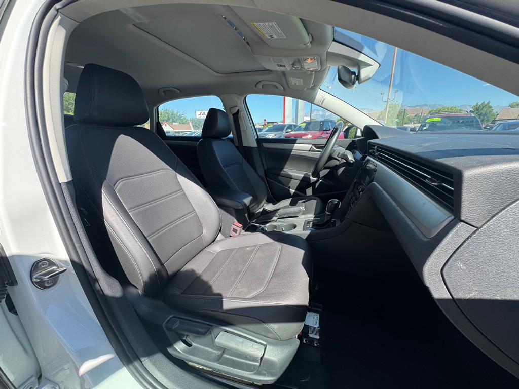 2021 Volkswagen Passat Image 10