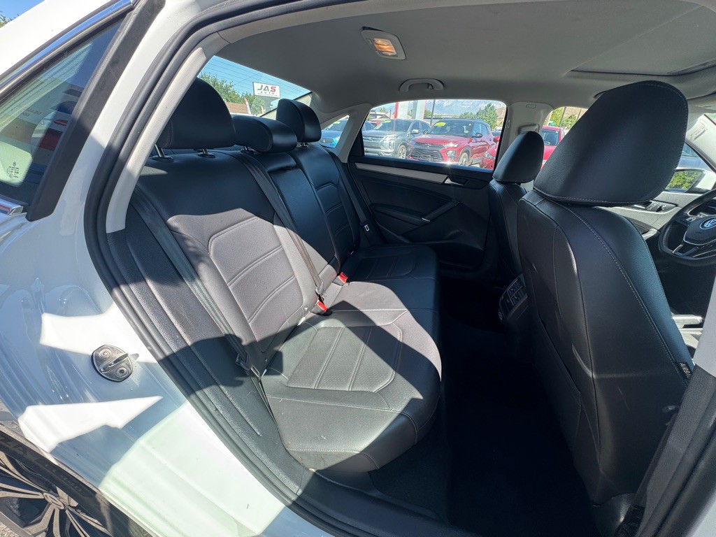 2021 Volkswagen Passat Image 12