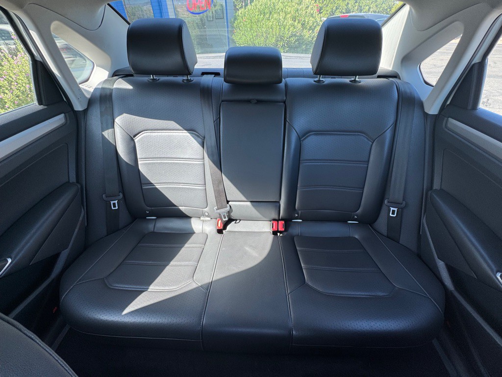 2021 Volkswagen Passat Image 19