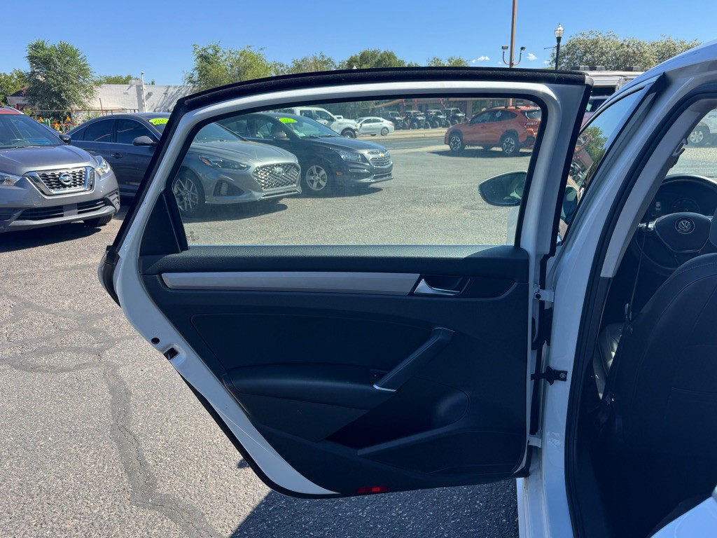 2021 Volkswagen Passat Image 25