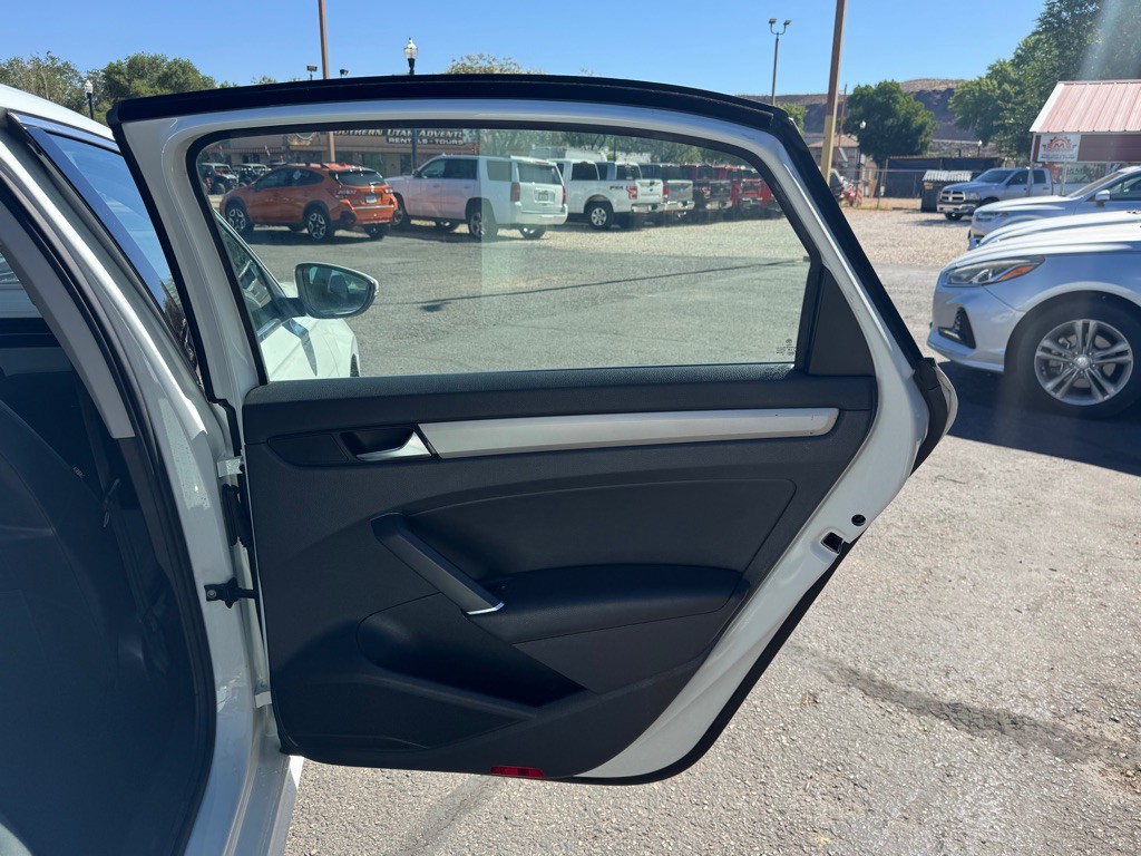 2021 Volkswagen Passat Image 26