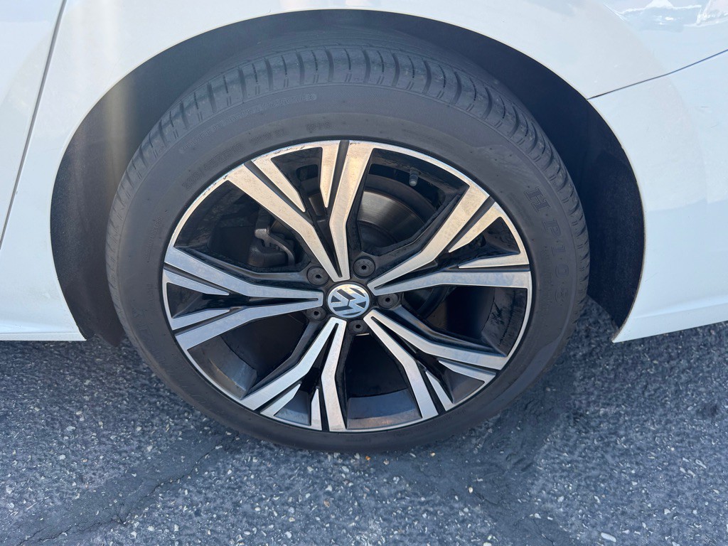 2021 Volkswagen Passat Image 27