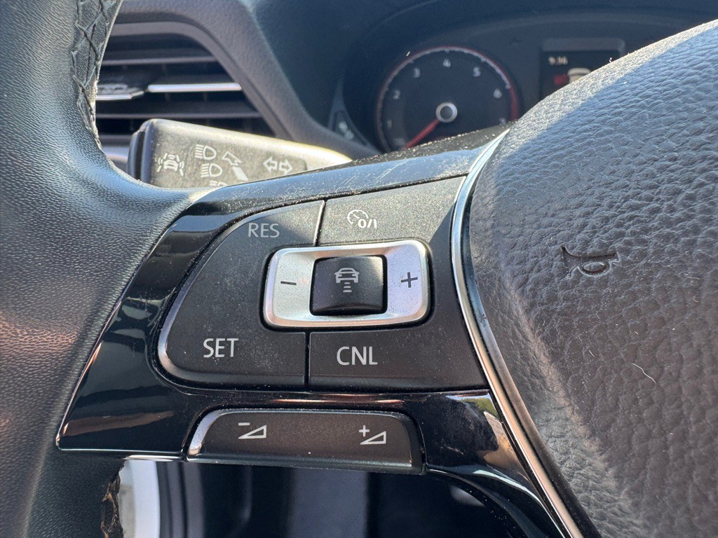 2021 Volkswagen Passat Image 30