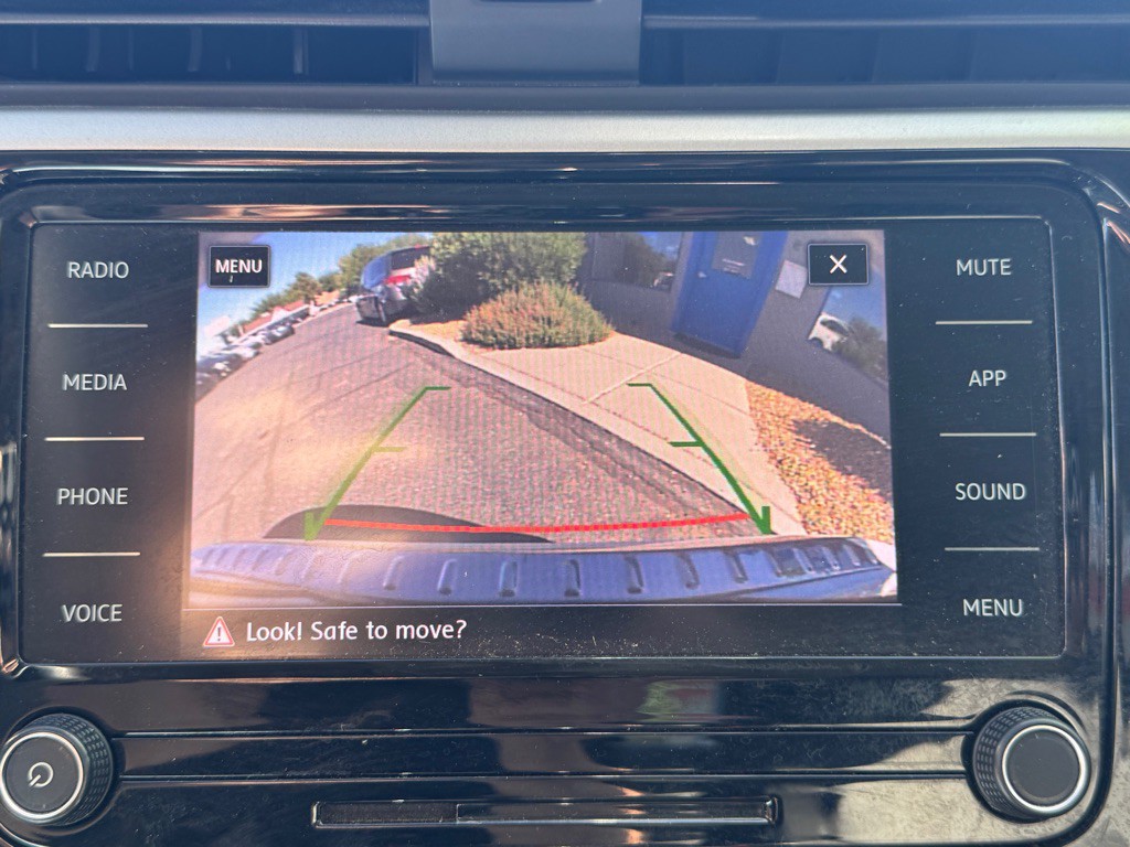 2021 Volkswagen Passat Image 33
