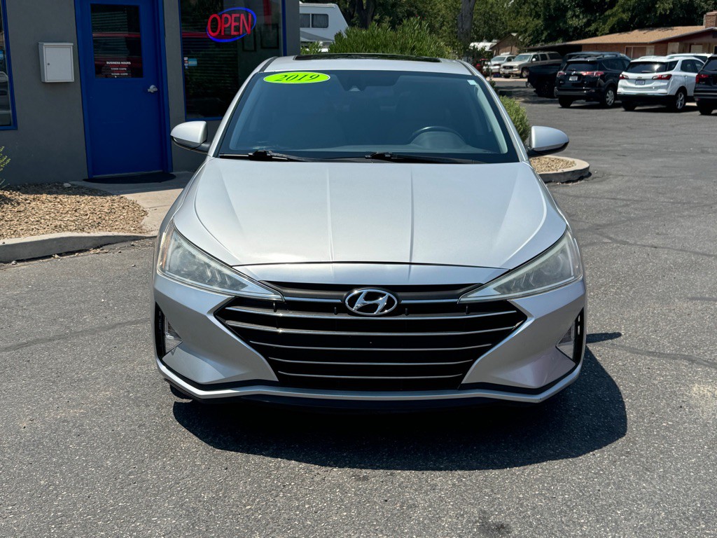 2019 Hyundai Elantra Image 2