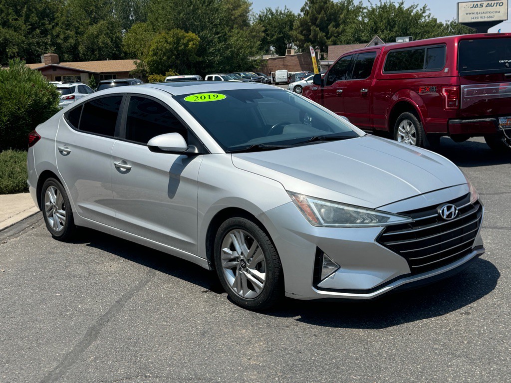2019 Hyundai Elantra Image 3