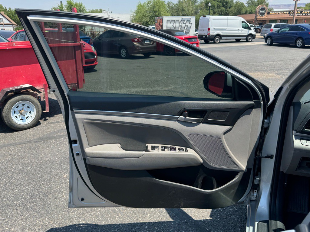 2019 Hyundai Elantra Image 22