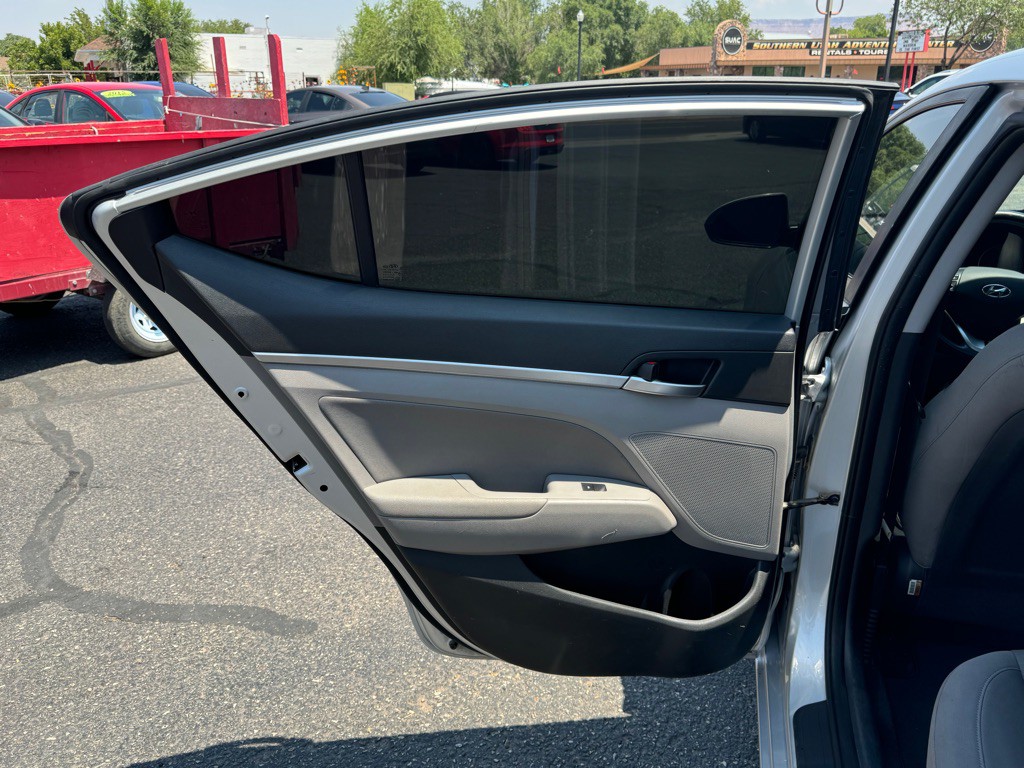2019 Hyundai Elantra Image 25
